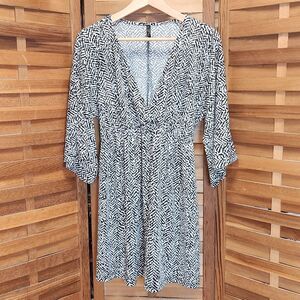 Mom & Co. Maternity Black White Shirt Women M V-Neck Polyester 3/4 Sleeve